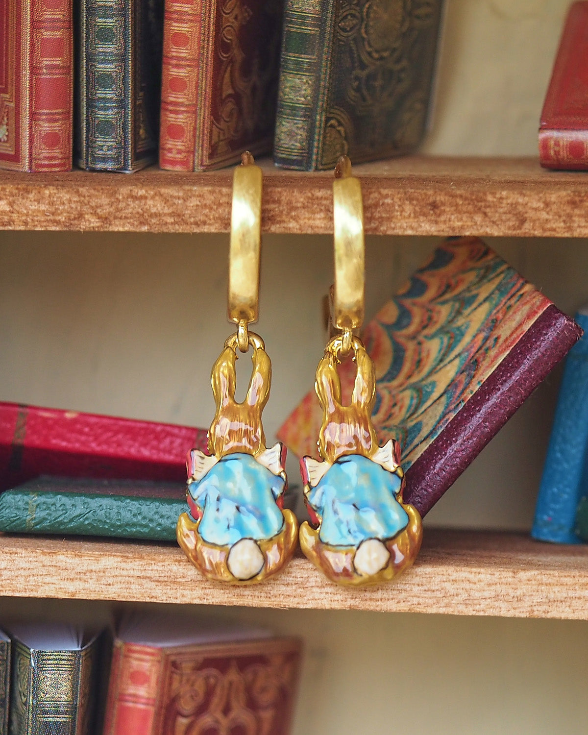 Pendientes Fable England x Peter Rabbit Leyendo