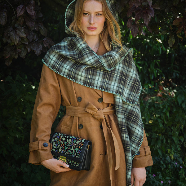 FABLE スリーピーフォーン刺繍サテンサドルバッグ