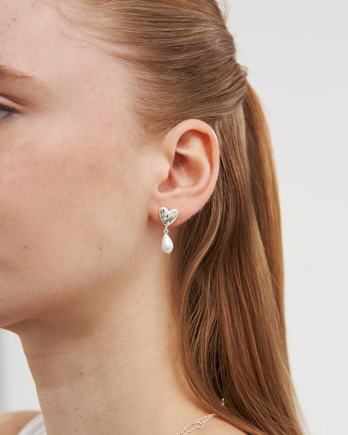 Niva Mistletoe & Pearl Earrings in Gold