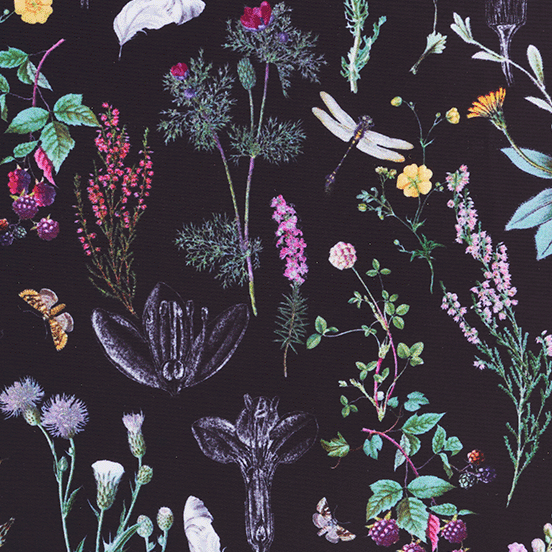 Tote bag with floral pattern on a dark background