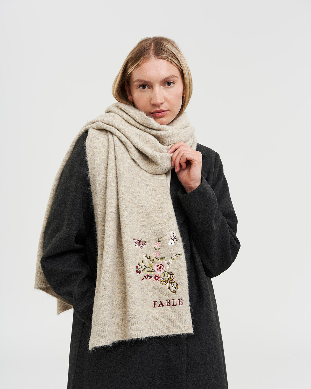 Bufanda de Punto Bordada Eve Floral en Avena Jaspeado
