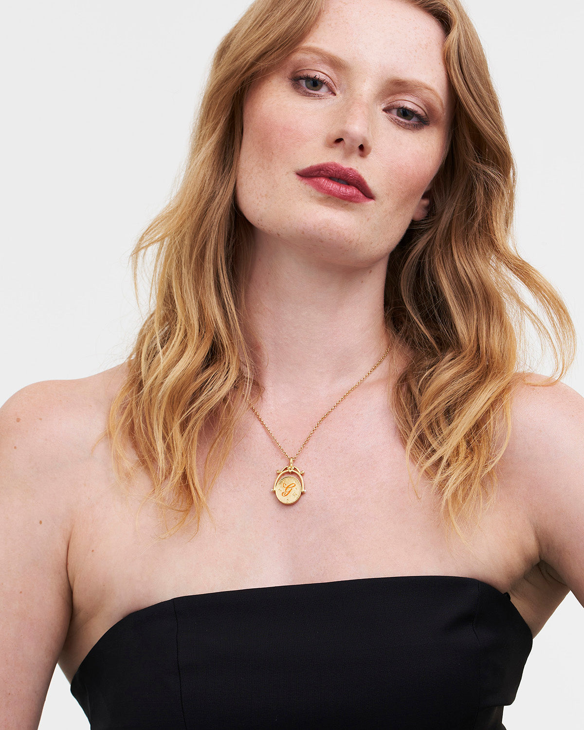 Collar Spinner Oro inicial "G" Gerbera