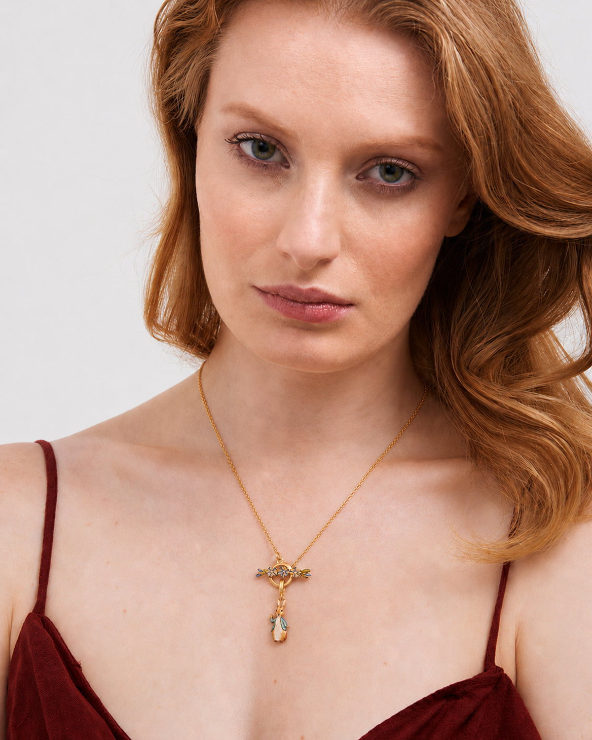 Collier à fermoir toggle Pierre Lapin et myosotis – Peter Rabbit x Fable England