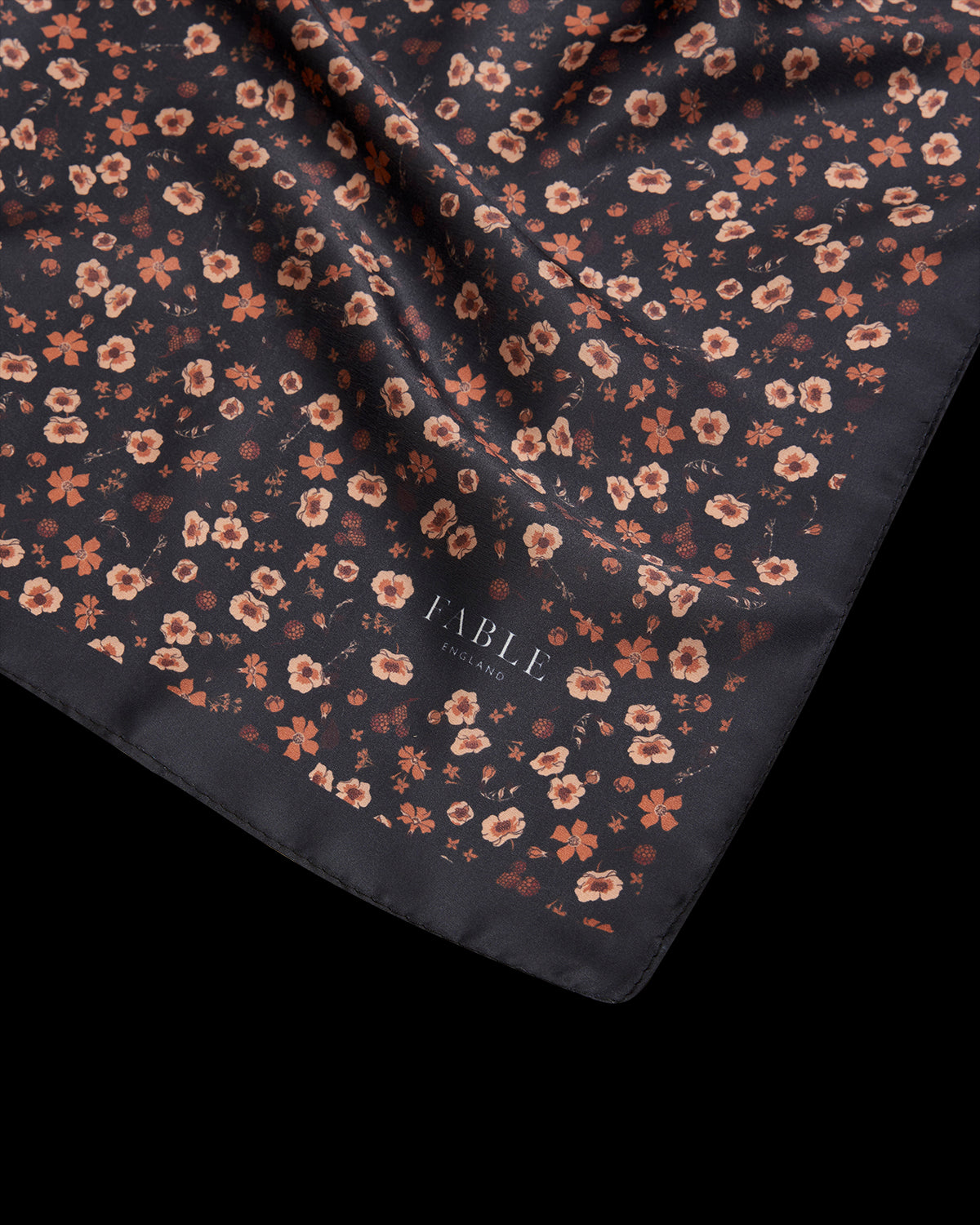 Fular Deco Blooms Ligero y Sedoso Negro