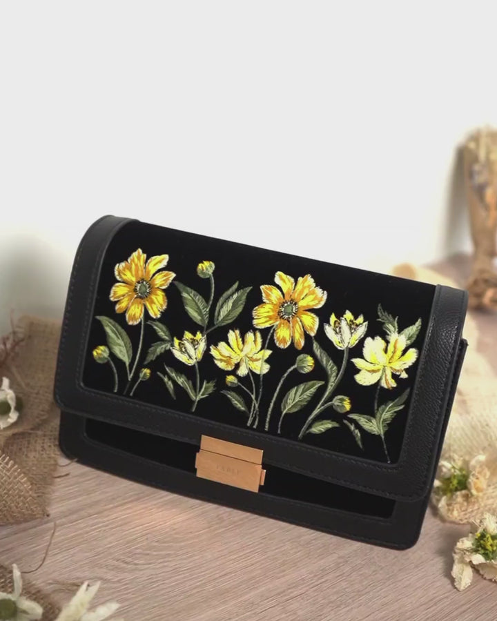 Schwarze Botanical Samt-Umklapptasche mit Stickerei