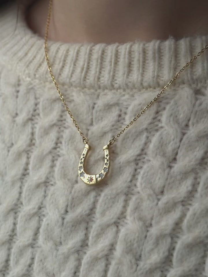 Lucky in love horseshoe jewellery set