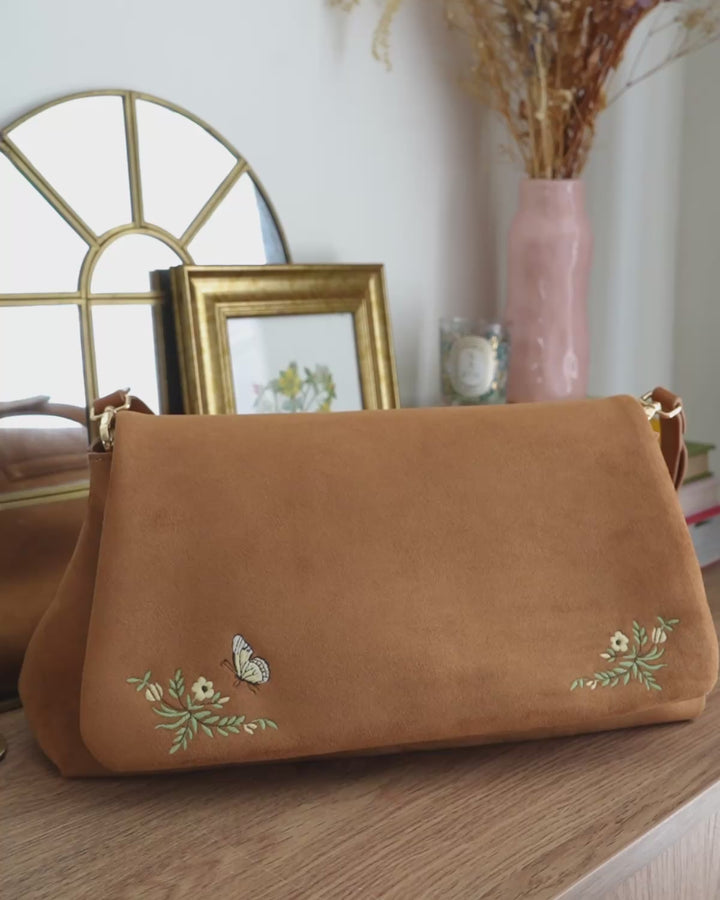 フローラル刺繍入り ショルダーバッグ タンカラー