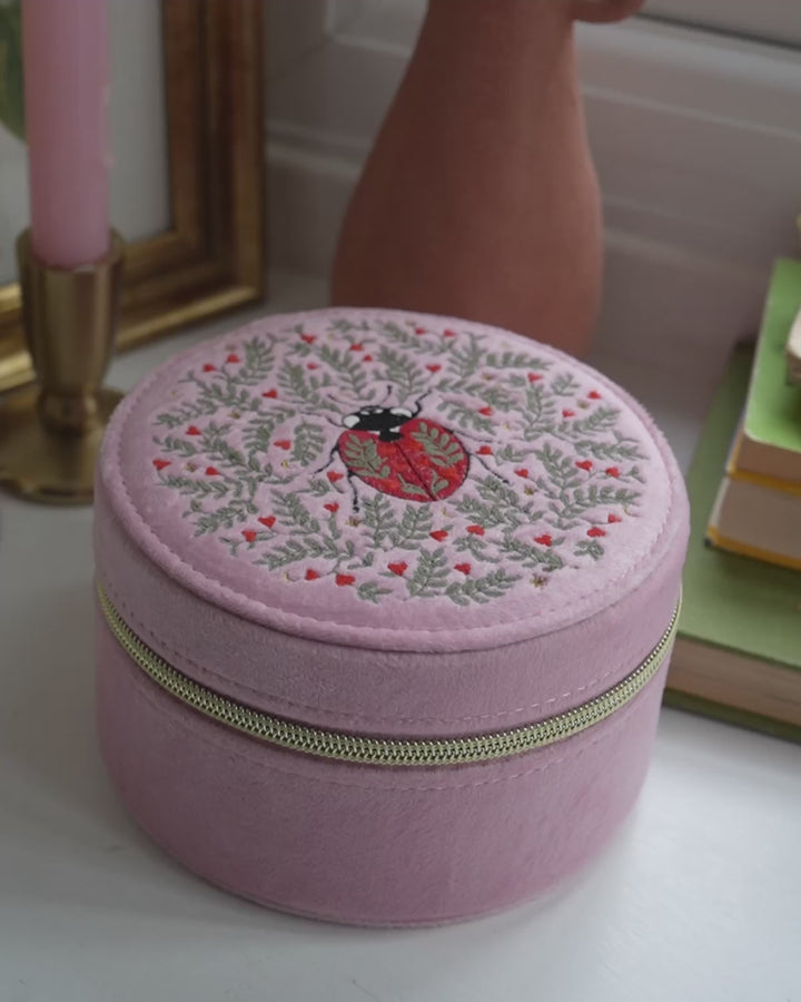 テントウムシ 刺繍入り サークルジュエリーボックス ピンクベルベット